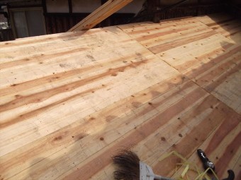 新規屋根板重ね止め